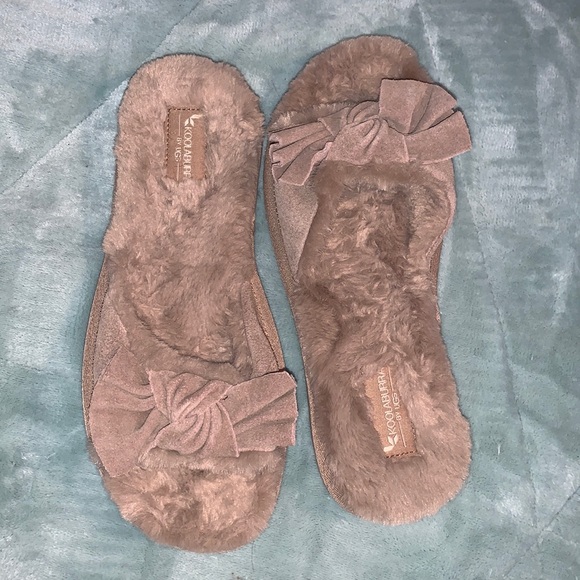 Koolaburra by ugg fuzzy sandals - Picture 2 of 4